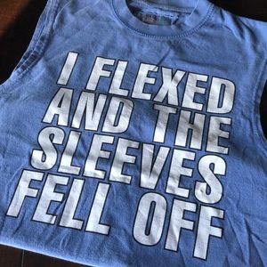I flexed and the sleeves fell off 💪🏾